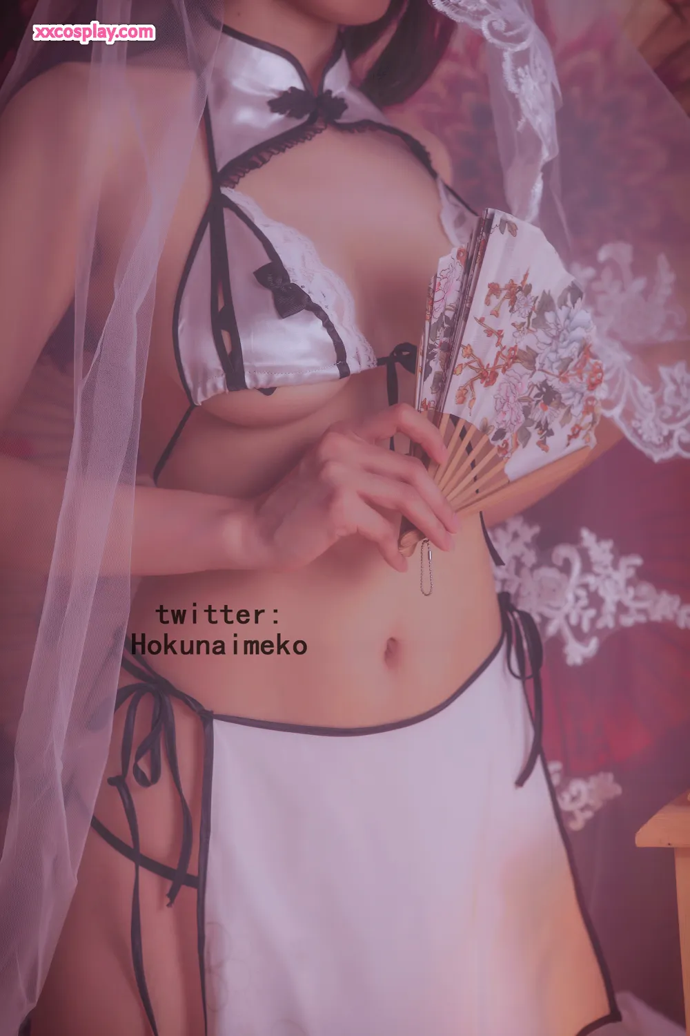 Hokunaimeko: Damaged Cheongsam Gal